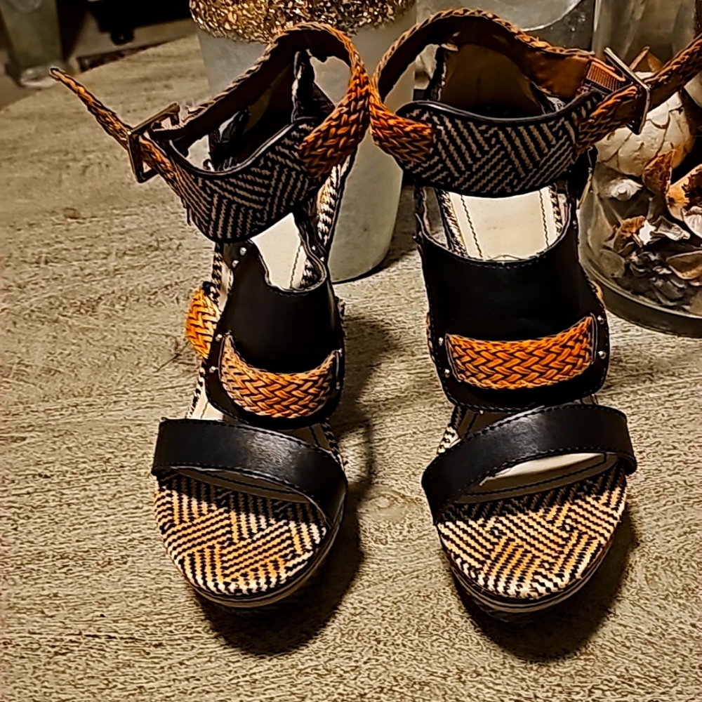 Platform wedges heel